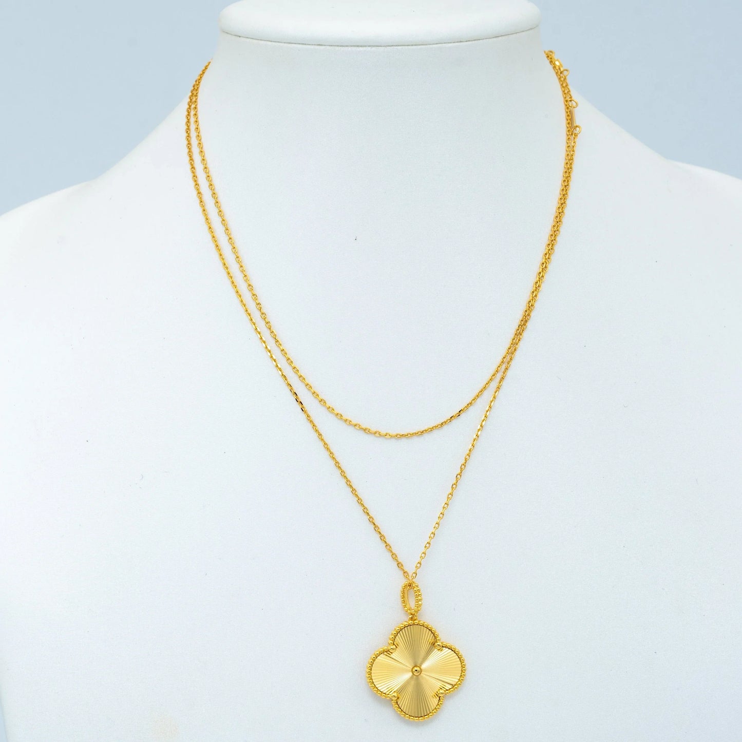 Vintage Big Clover Pendant Necklace Gold