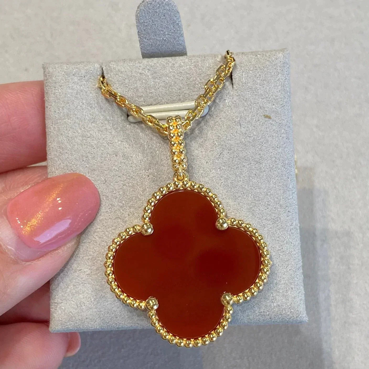 CLOVER NECKLACE GOLD CARNELIAN