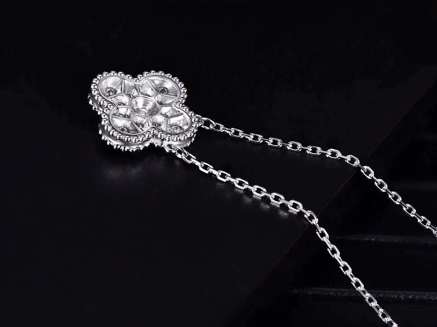 CLOVER SILVER DIAMOND NECKLACE