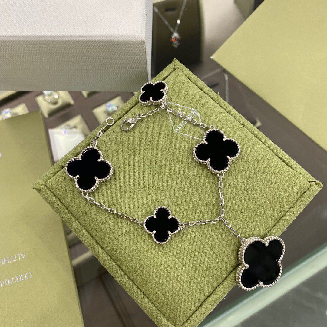 CLOVER 5 MOTIFS SILVER ONYX BRACELET