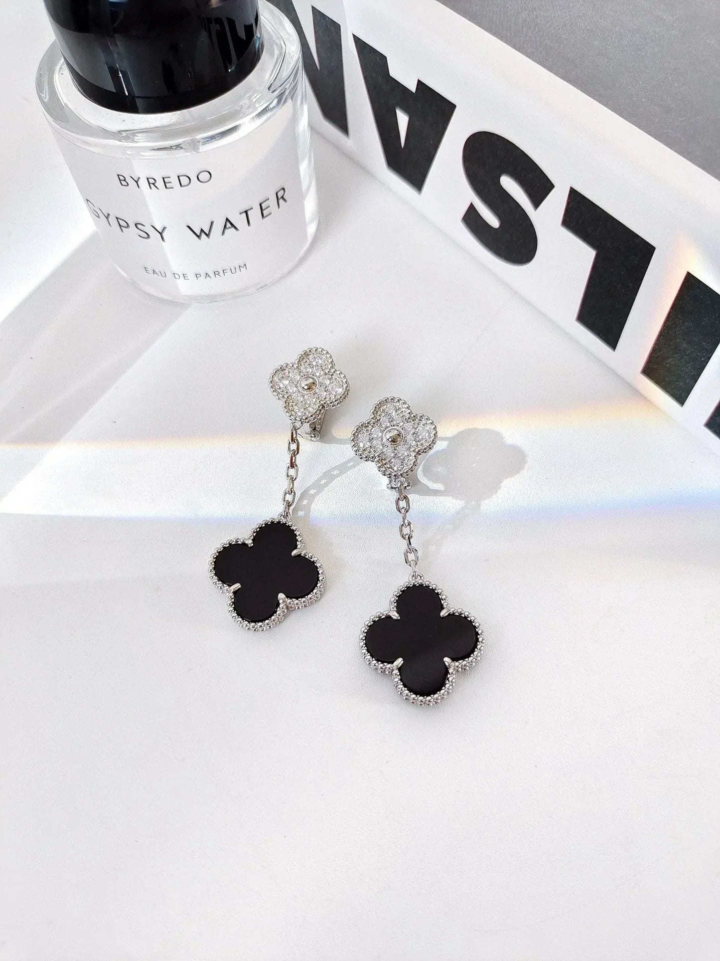 CLOVER 2 MOTIFS SILVER DIAMOND ONYX EARRINGS