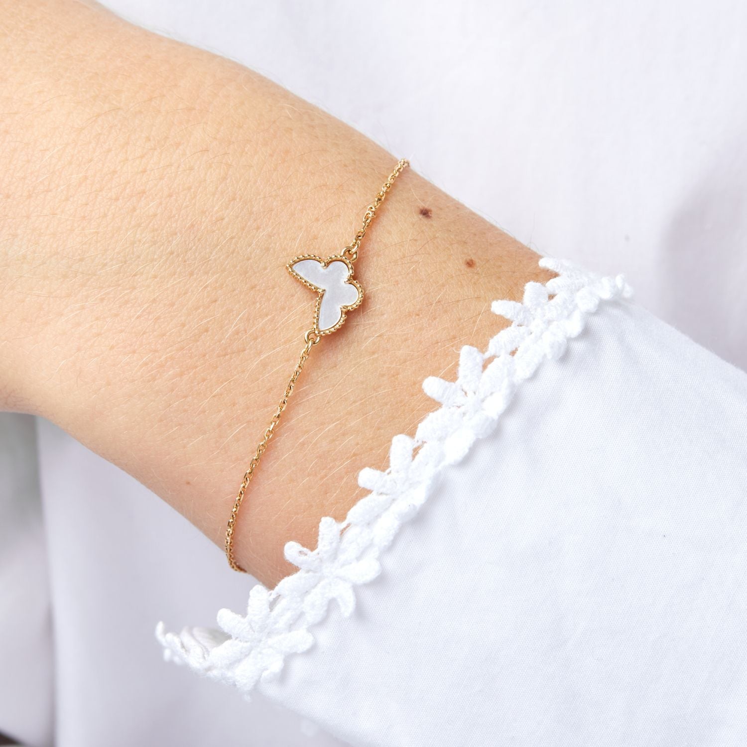 BUTTERFLY WHITE MOP GOLD BRACELET